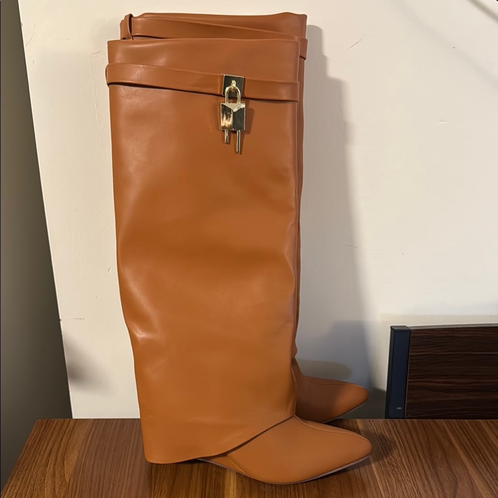 Elegant Tan Leather Women's Boots